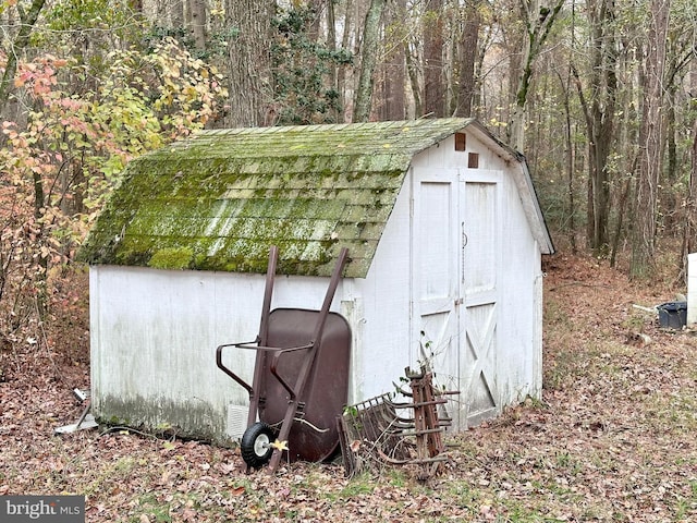 view of outbuilding