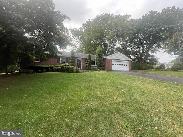 view of front of home featuring a front lawn