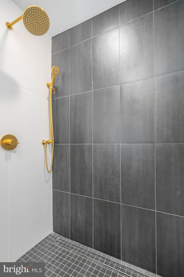 bathroom with tiled shower