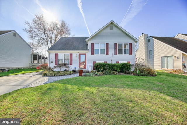 view of front facade with a front yard