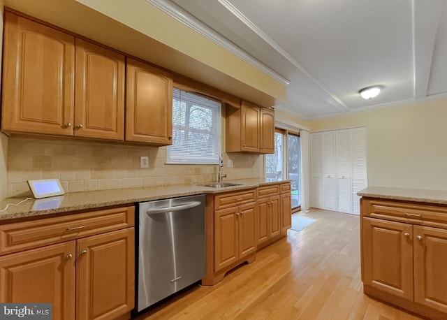 kitchen with tasteful backsplash, ornamental molding, sink, dishwasher, and light hardwood / wood-style floors