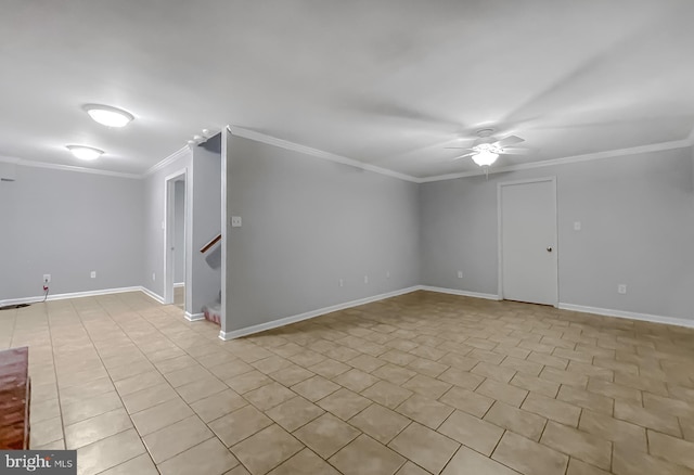 empty room featuring ceiling fan and ornamental molding