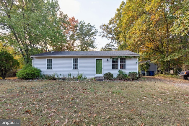 view of front of house featuring a front yard