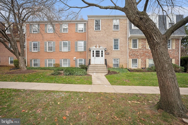 view of front of home with a front yard