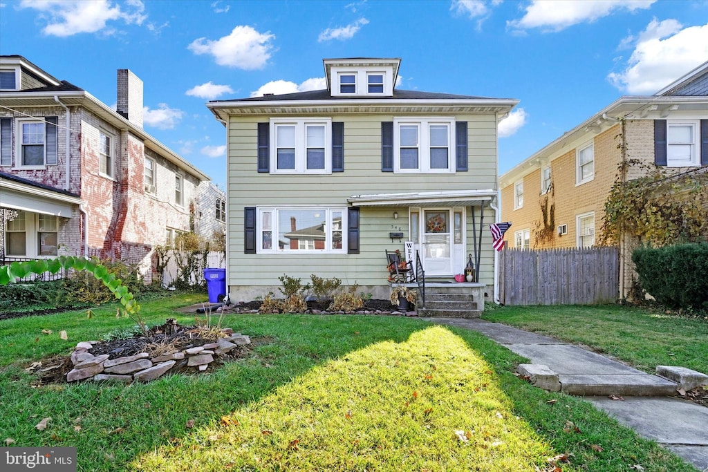 view of front of property with a front yard