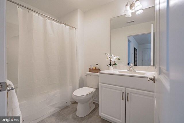 bathroom featuring an inviting chandelier, tile patterned flooring, toilet, vanity, and a shower with shower curtain