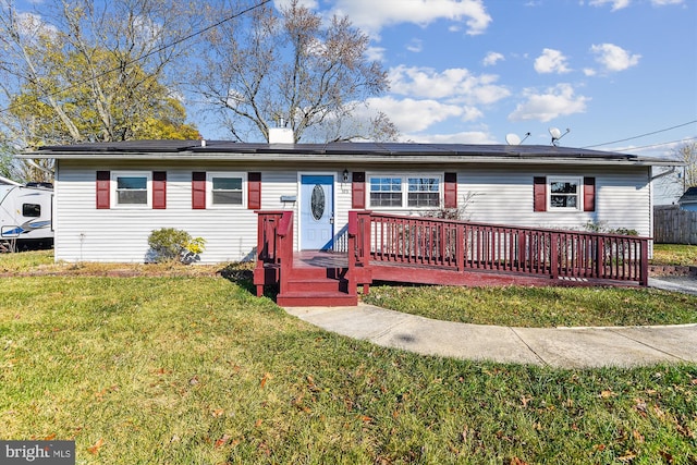 view of front of property featuring a wooden deck and a front yard