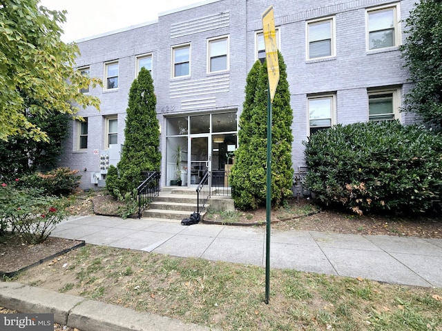 view of front facade