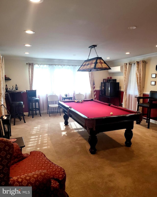 playroom featuring light carpet, recessed lighting, a wall mounted air conditioner, and crown molding