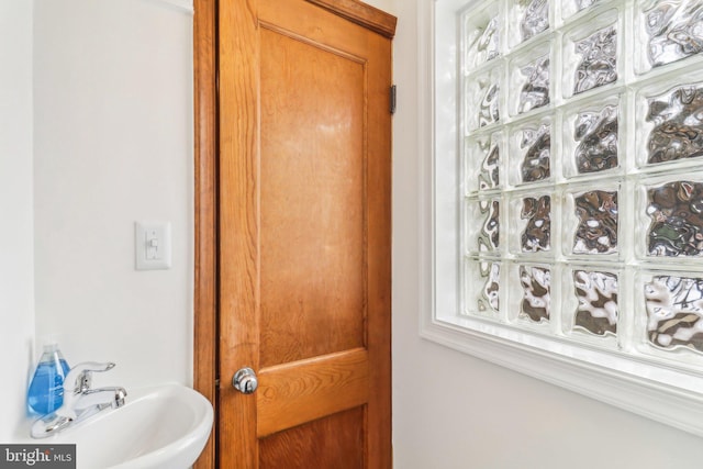 bathroom featuring sink