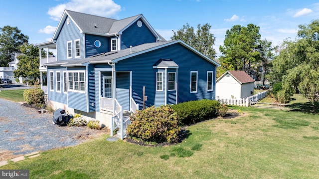 view of front of house with a front lawn