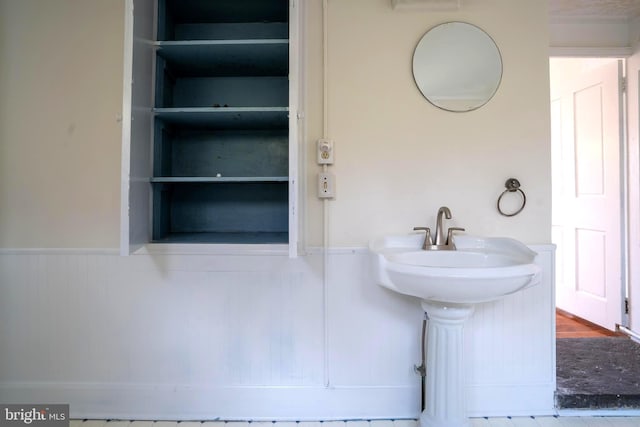 bathroom featuring built in shelves