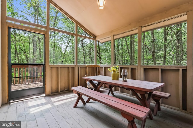 sunroom with vaulted ceiling