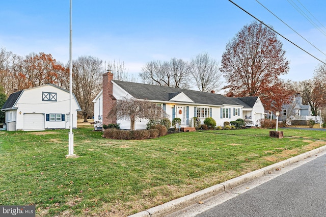 view of front of home featuring an outbuilding and a front yard