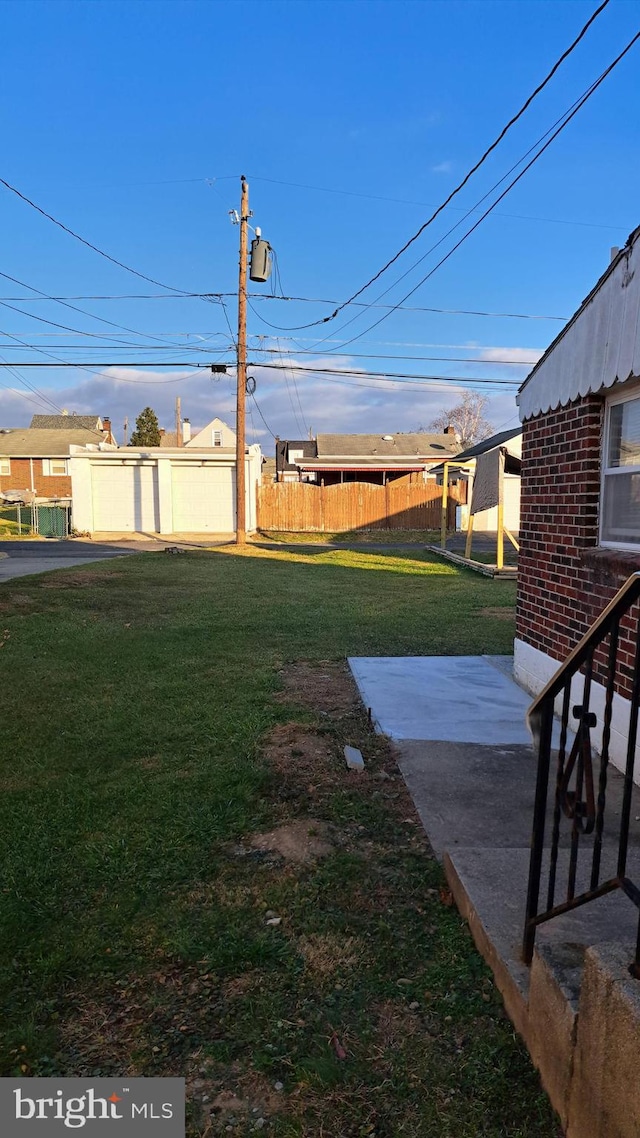 view of yard featuring a patio