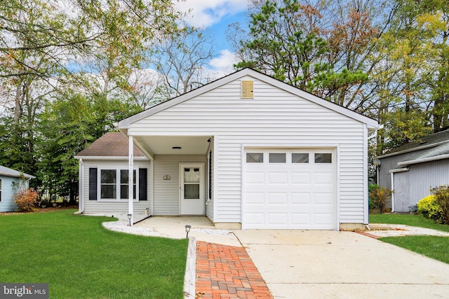 view of front facade featuring a front yard and a garage