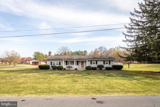 ranch-style home featuring a front yard