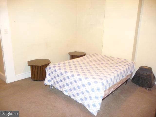 bedroom featuring carpet flooring