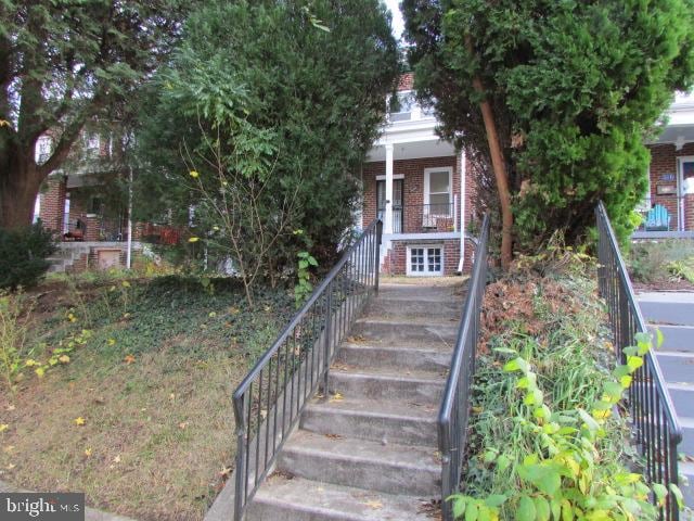 view of front of house featuring a porch