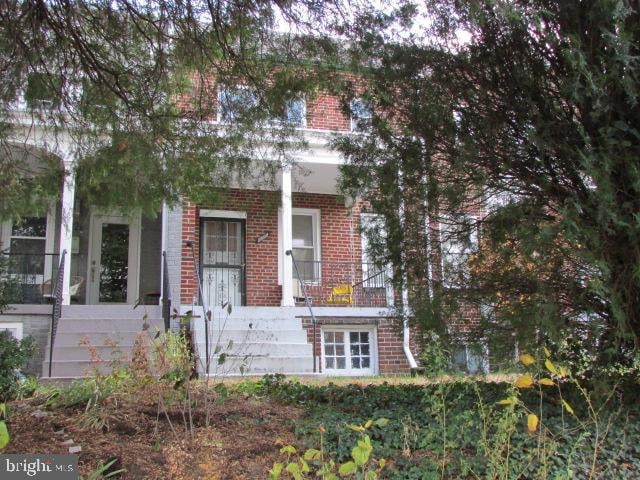 view of front of house featuring covered porch