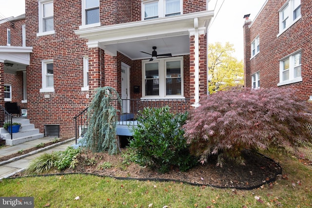 property entrance with ceiling fan