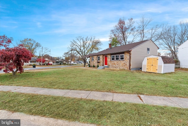 view of front of home featuring a front lawn and a storage unit