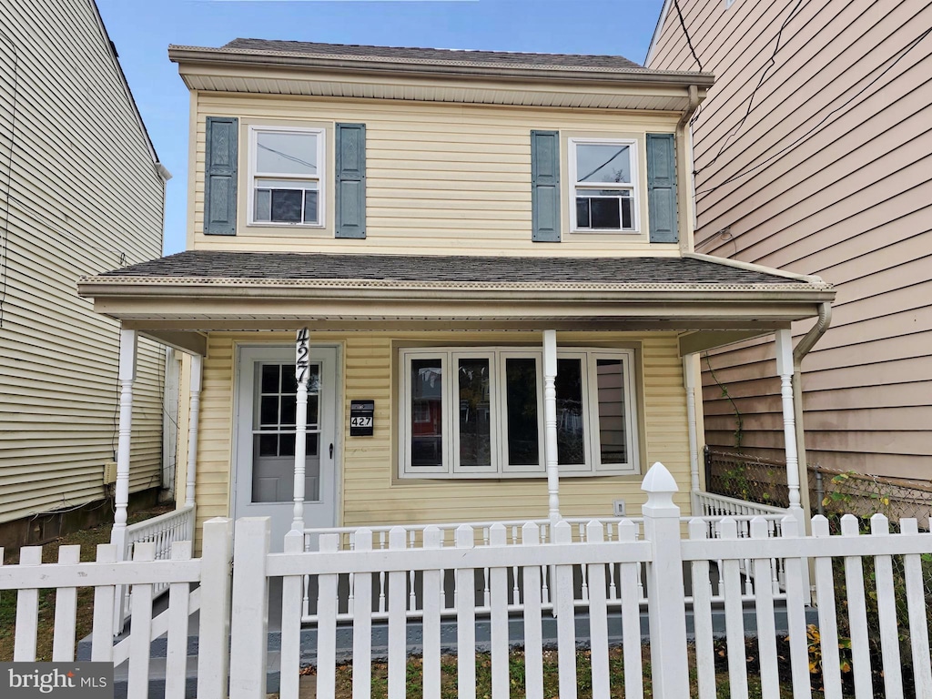 view of front of property featuring a porch