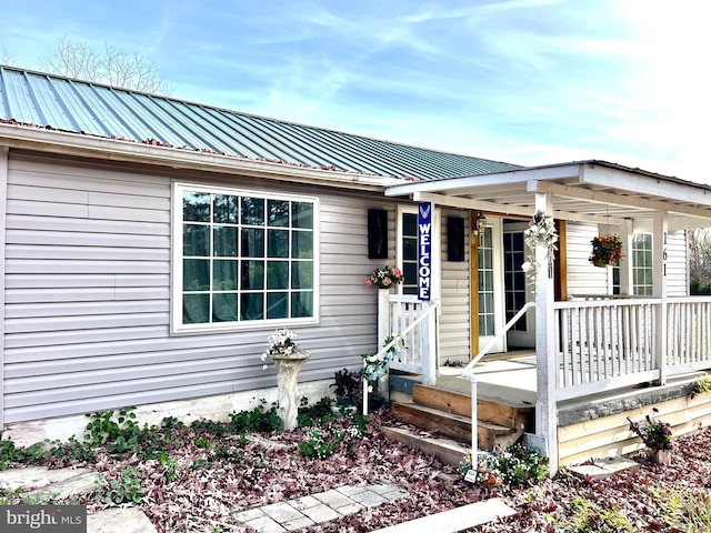 view of front of home featuring covered porch