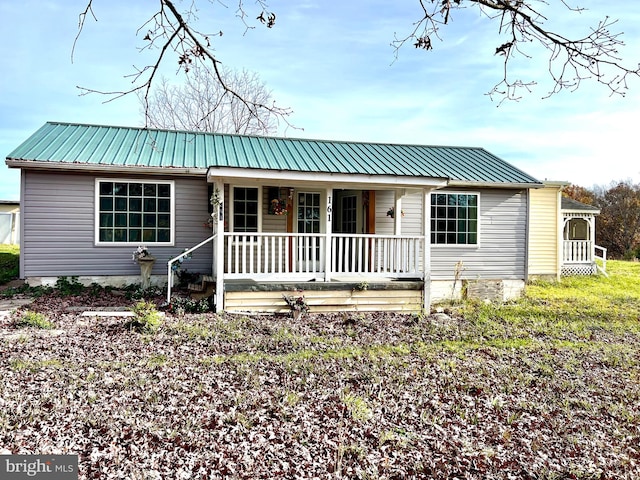 view of front of house featuring a porch