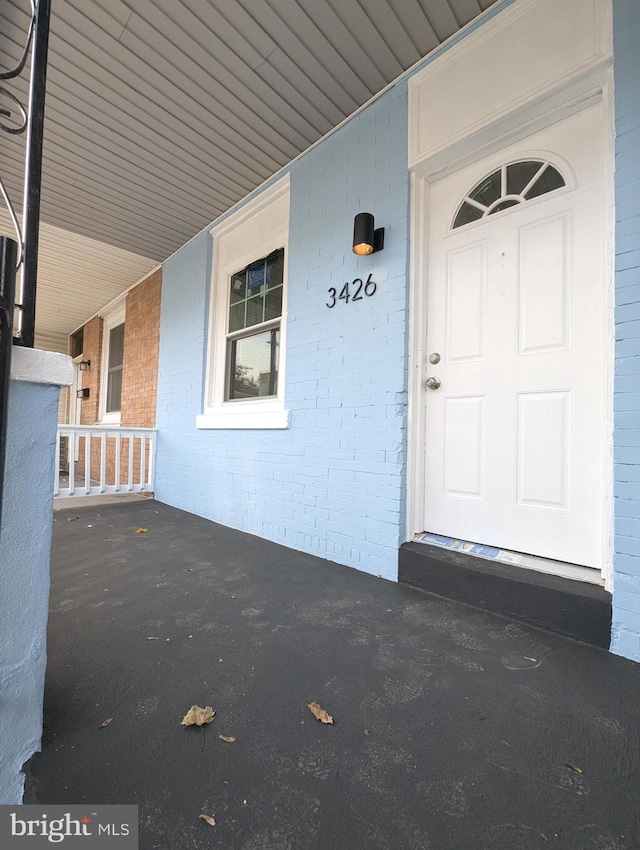 doorway to property with covered porch