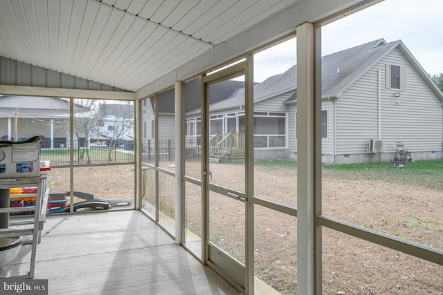 sunroom with vaulted ceiling