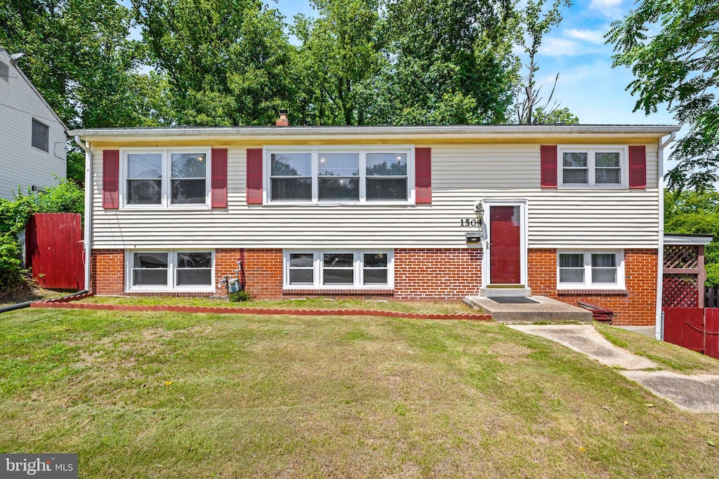 bi-level home with a front yard