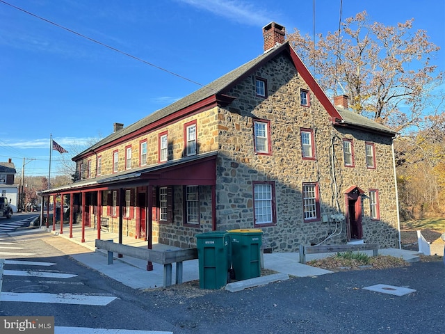 view of front of house featuring a porch