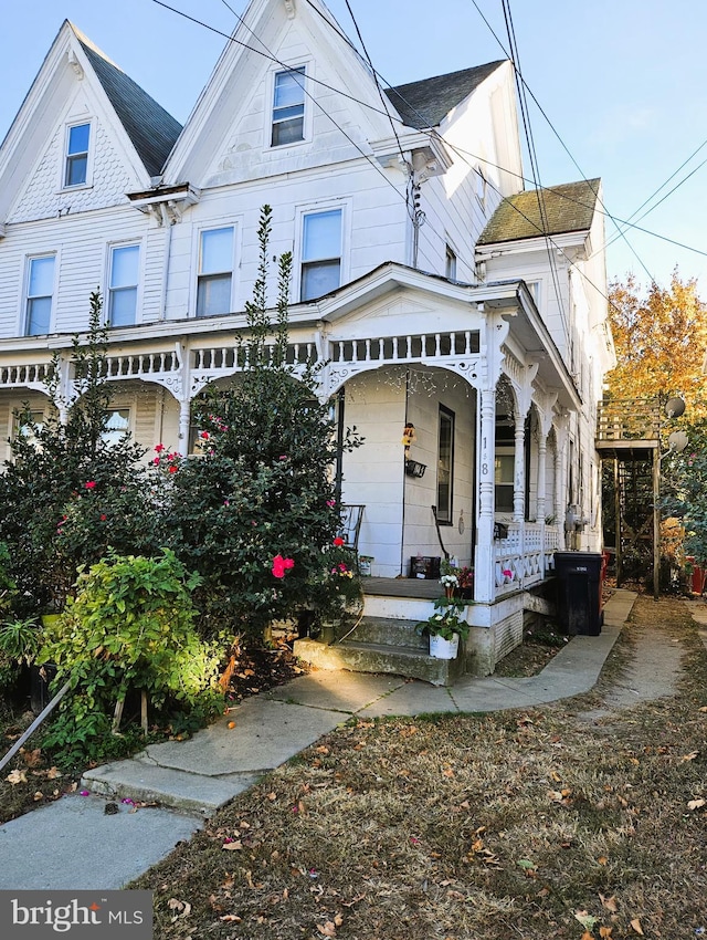 view of front of house featuring a porch