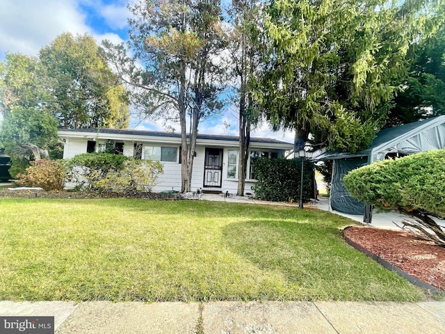 single story home with a front yard