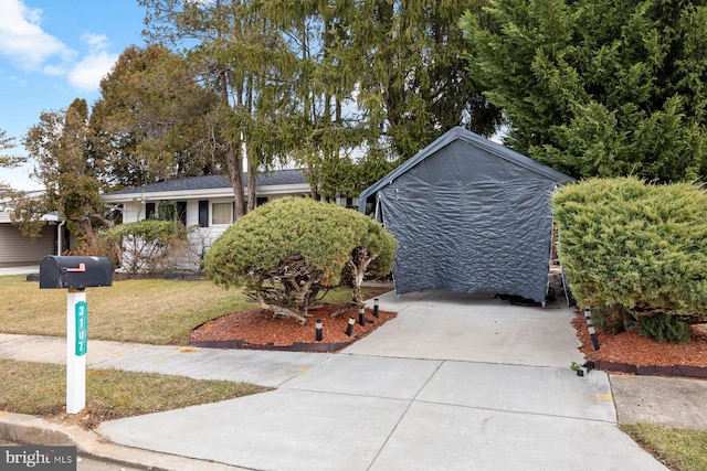 view of front of house with a front yard