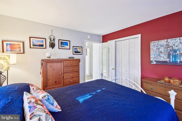 bedroom featuring a closet