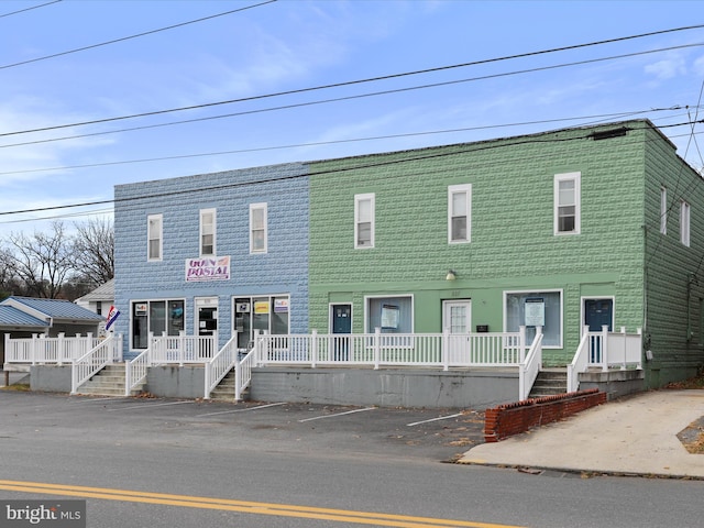 view of front of house