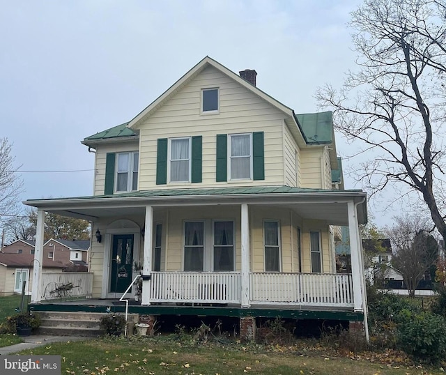 farmhouse-style home featuring covered porch