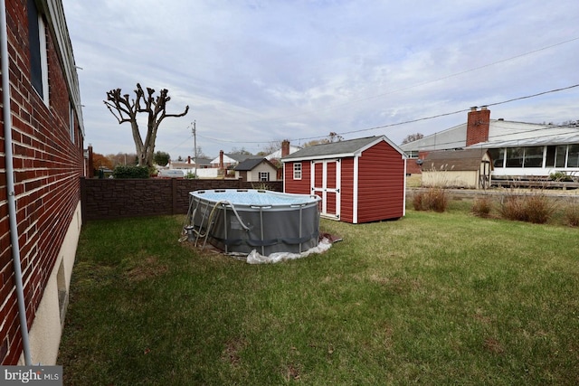 view of yard featuring a fenced in pool