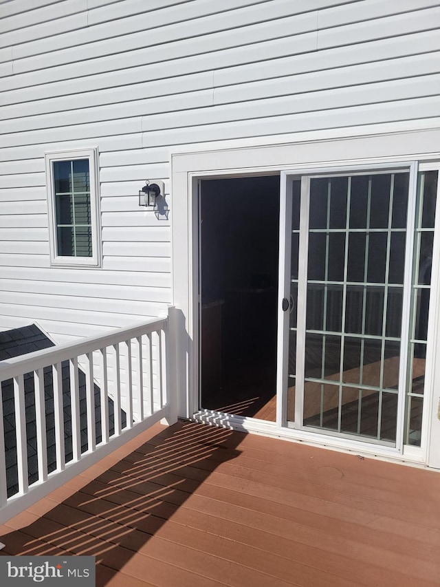 property entrance with a wooden deck