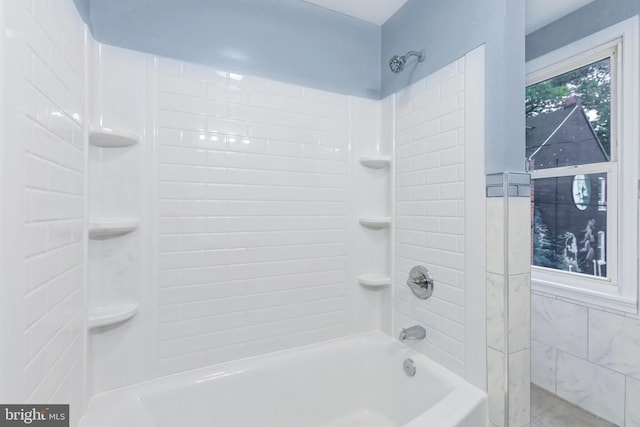 bathroom featuring tiled shower / bath combo