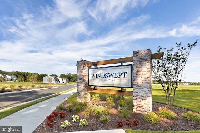 view of community / neighborhood sign