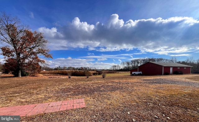 view of yard featuring a rural view and an outdoor structure