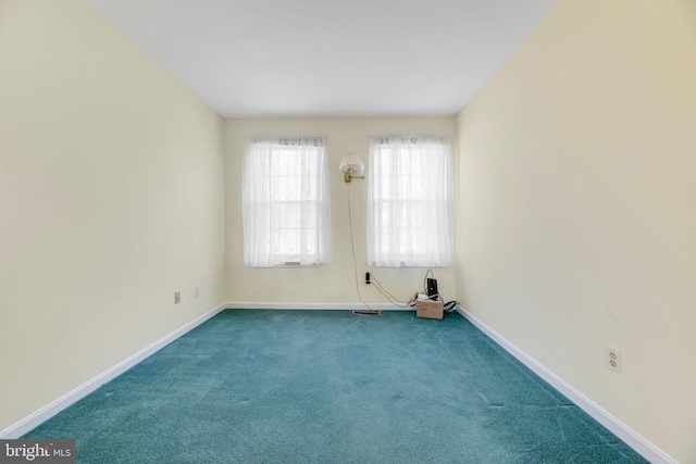 view of carpeted spare room