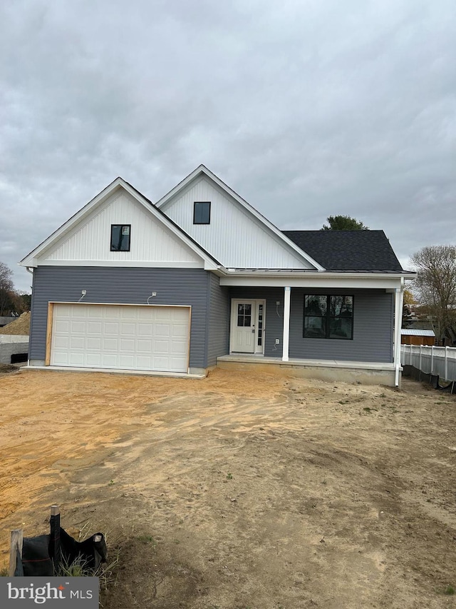 view of front facade featuring a garage