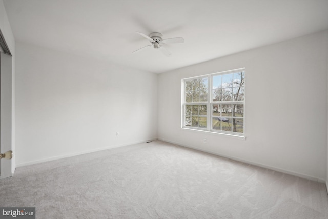 carpeted empty room featuring ceiling fan