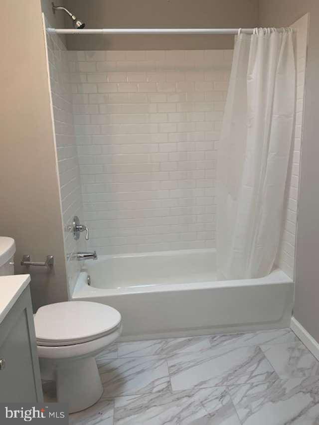 full bathroom featuring vanity, toilet, and shower / tub combo