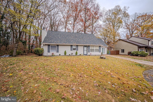 ranch-style house featuring a front yard