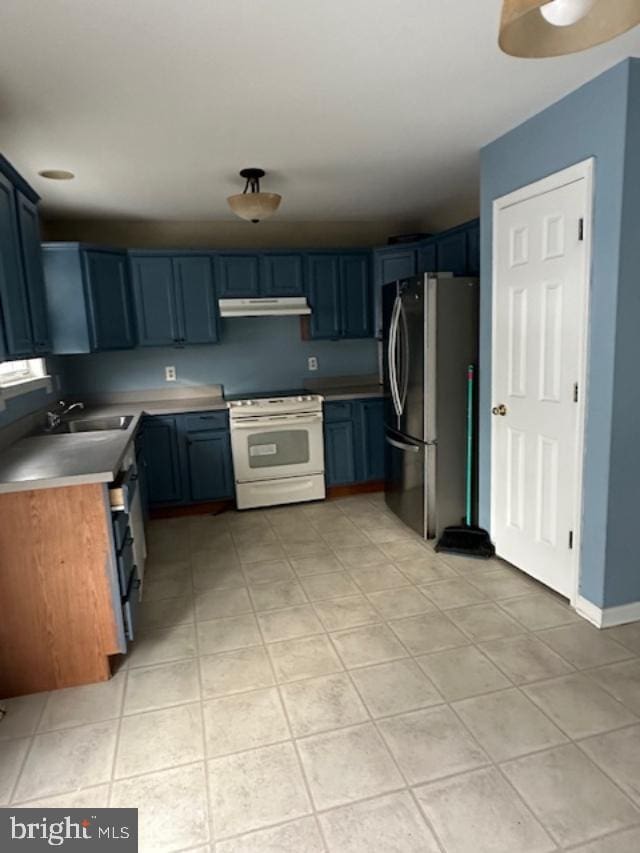 kitchen with sink, stainless steel refrigerator, light tile patterned flooring, electric range, and blue cabinets